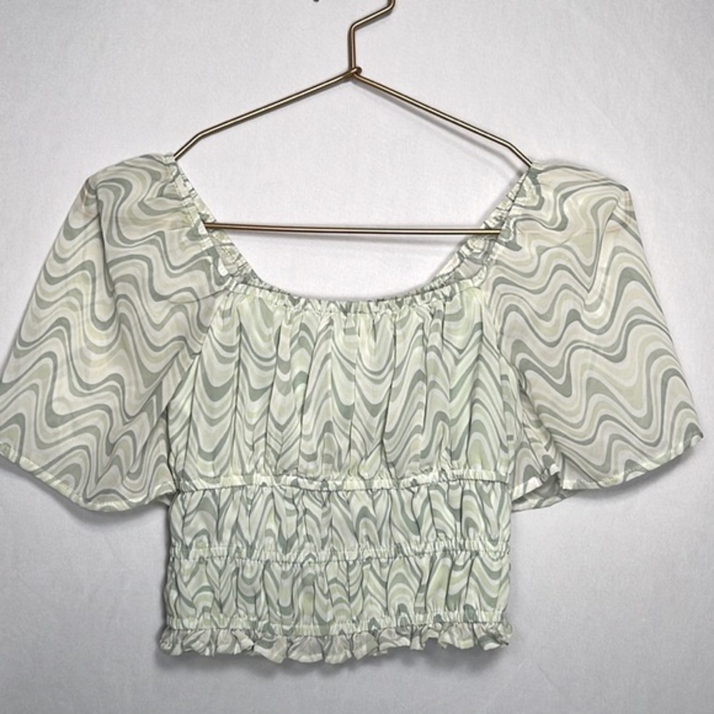 Hollister green crop top with short sleeves or off the shoulder XS